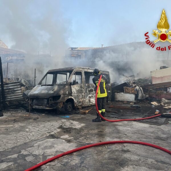 Catania, incendio nella zona sud della città:&hellip;