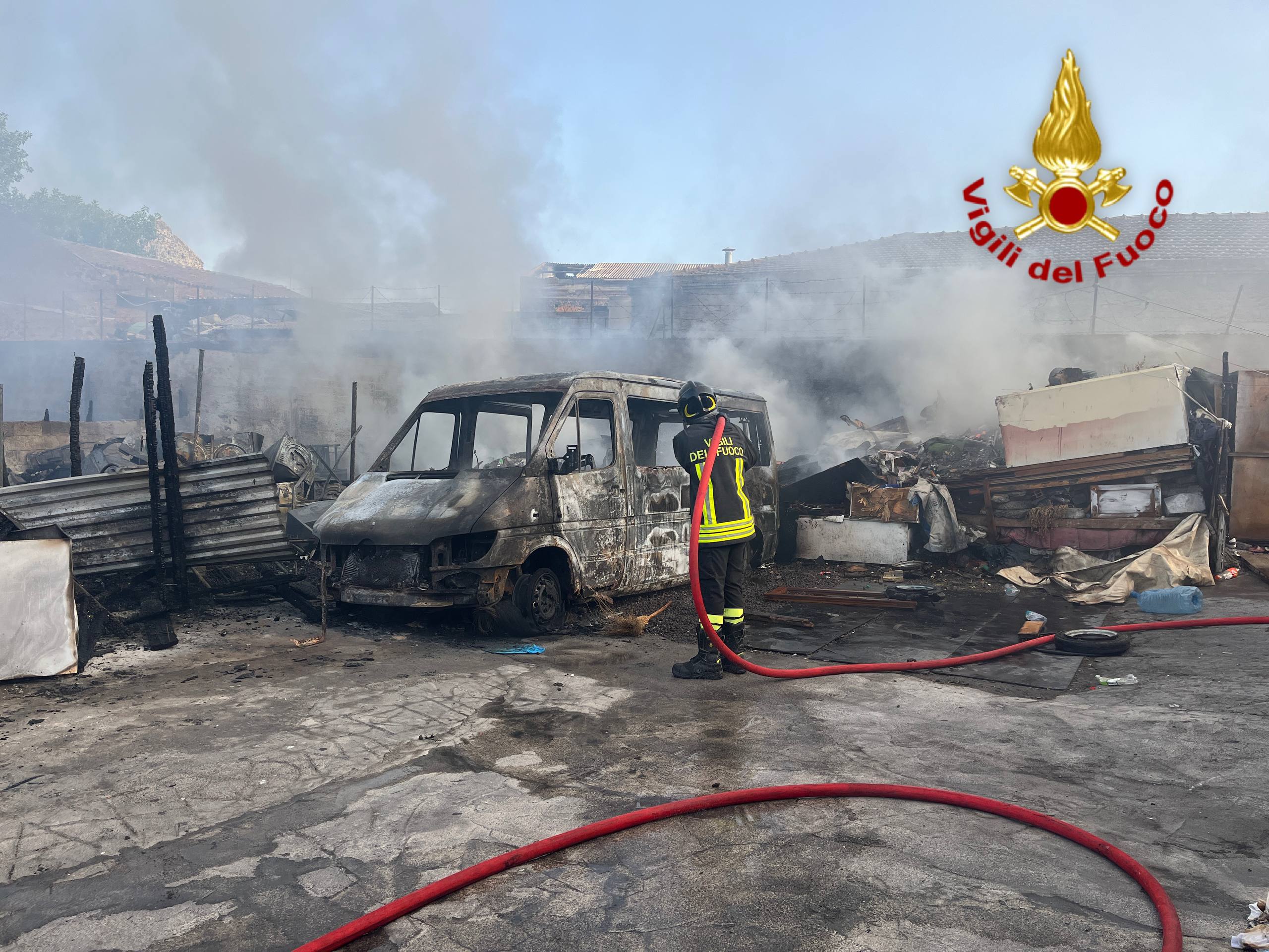 Catania, incendio nella zona sud della città:&hellip;