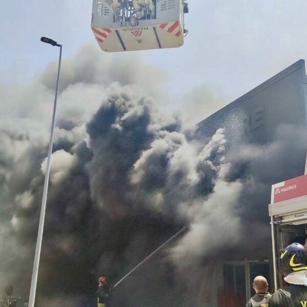 Belmonte Mezzagno, incendio in via Piersanti Mattarella:&hellip;