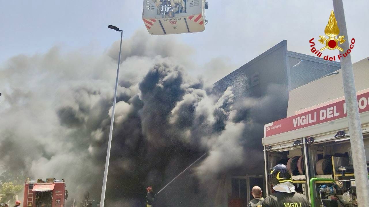 Belmonte Mezzagno, incendio in via Piersanti Mattarella:&hellip;
