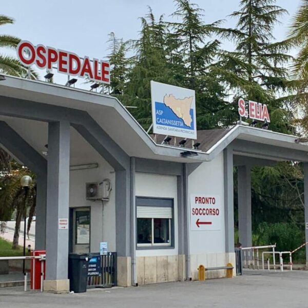 Caltanissetta: medico in “crisi” chiude paziente in&hellip;