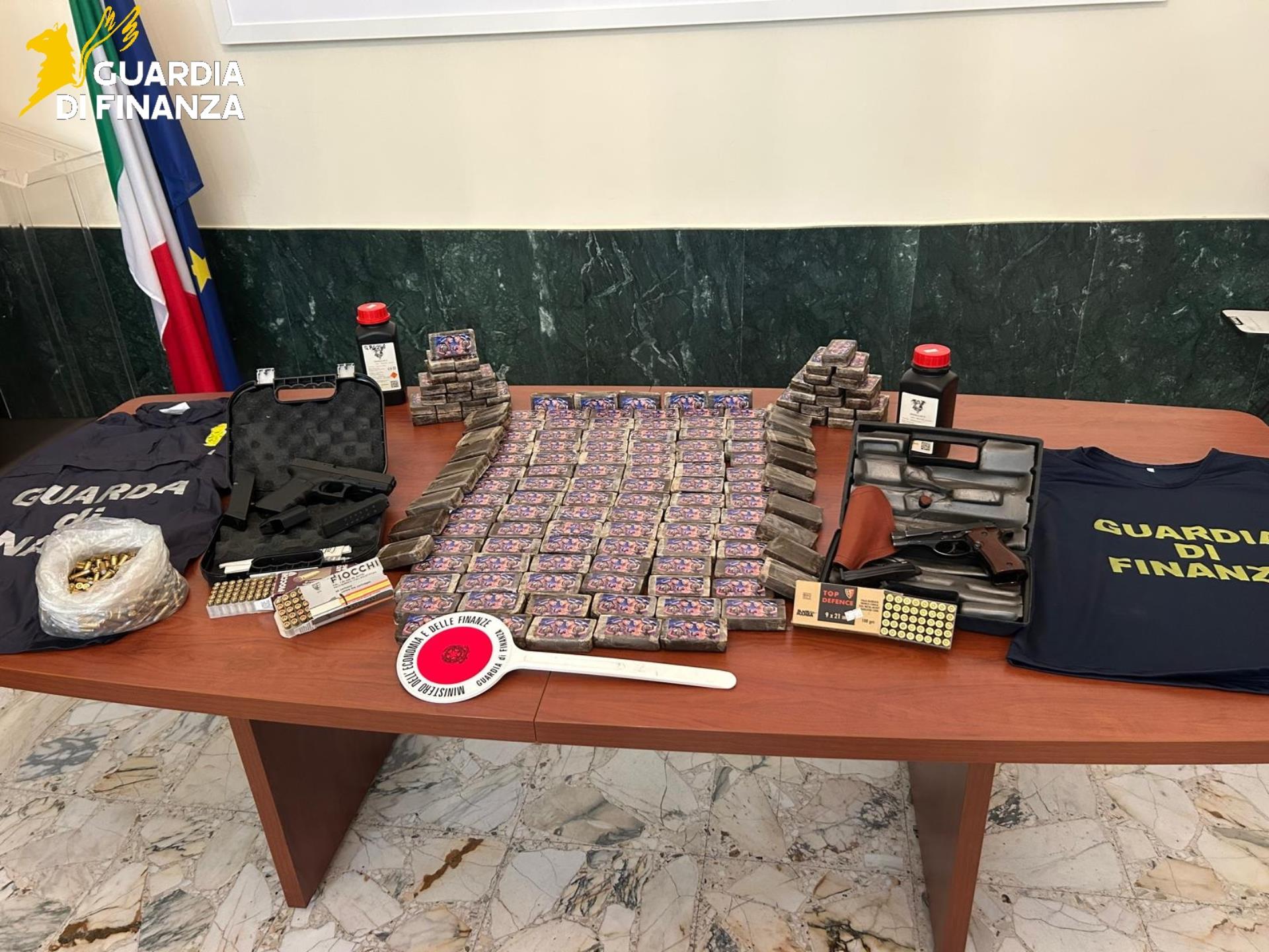 Fermato con 12,8 kg di hashish: arrestato&hellip;