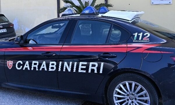 Colpisce la moglie con un pugno davanti&hellip;