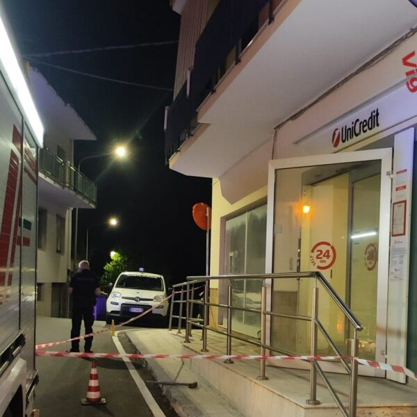 Melilli, esplosivo e liquido infiammabile contro il&hellip;
