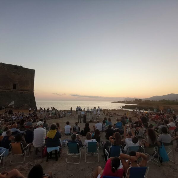 Cinisi, al sorgere del sole Torre Pozzillo&hellip;