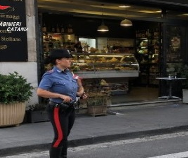 Aci Catena, tenta di rapinare una gastronomia&hellip;
