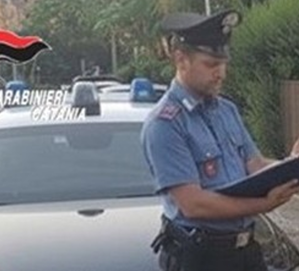 Minaccia l’ex compagno, danneggia auto e porta&hellip;