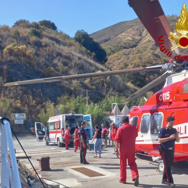 Vulcano, tragedia in mare. Auto finisce in&hellip;