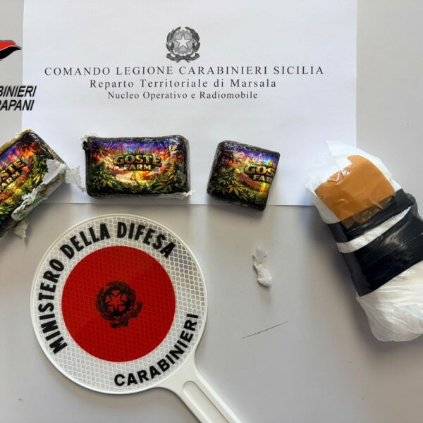Marsala: getta droga dal finestrino alla vista&hellip;