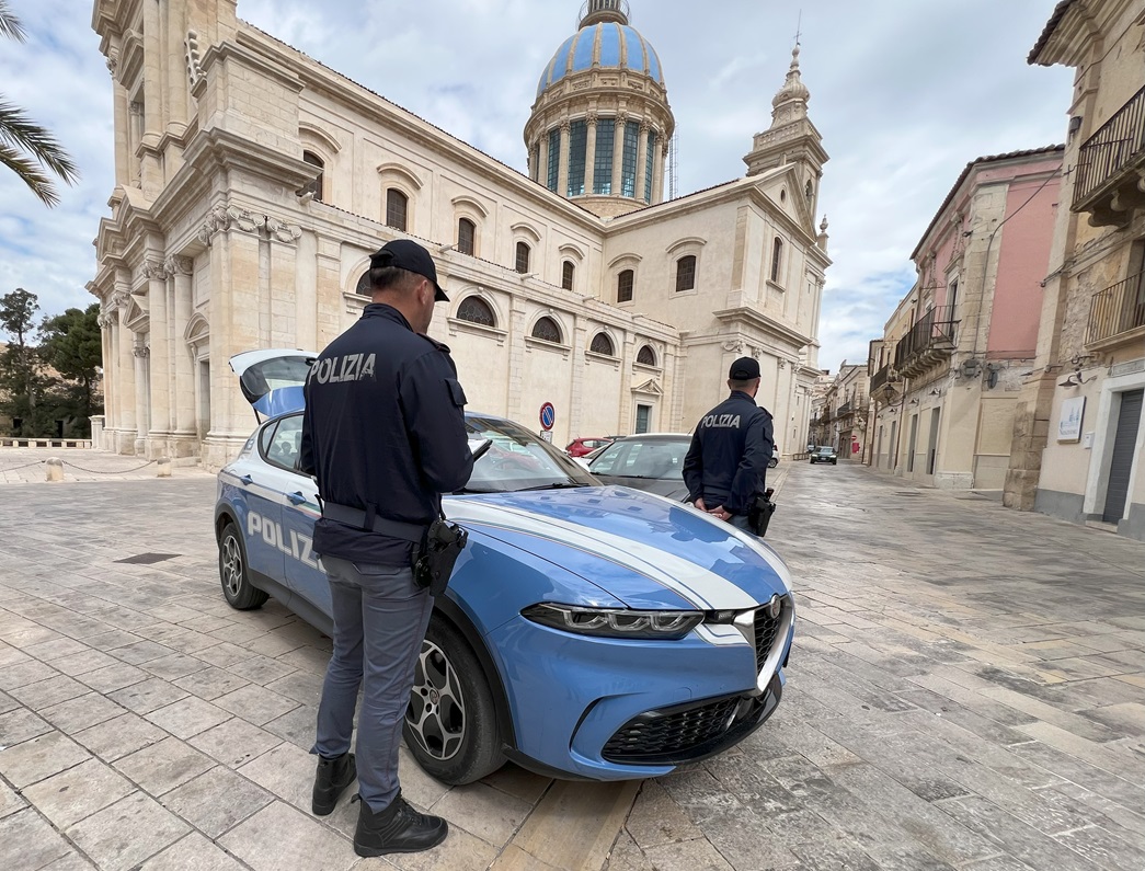 Comiso, aggredisce la compagna in auto: donna&hellip;