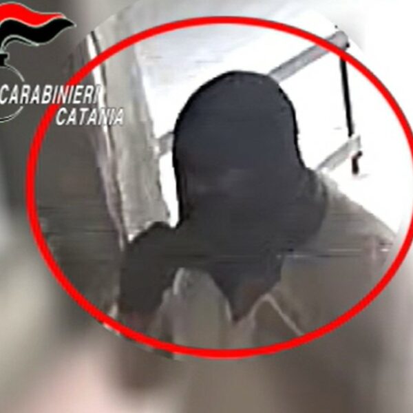 Catania, fermati sette presunti membri di gruppo&hellip;