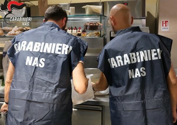 Catania, blatte nel laboratorio di pasticceria: i&hellip;