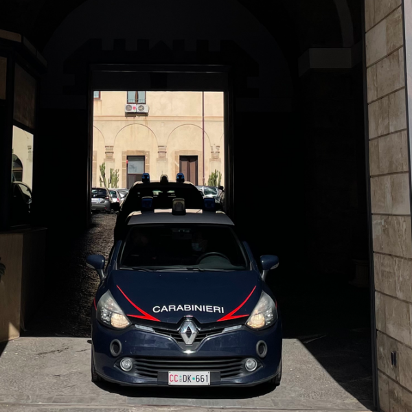 Rubano borsa e cellulari in spiaggia ad&hellip;