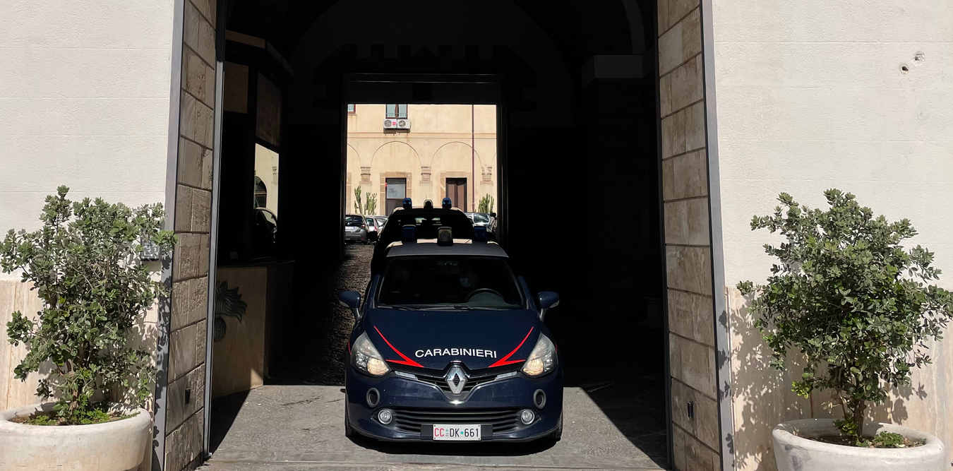 Rubano borsa e cellulari in spiaggia ad&hellip;