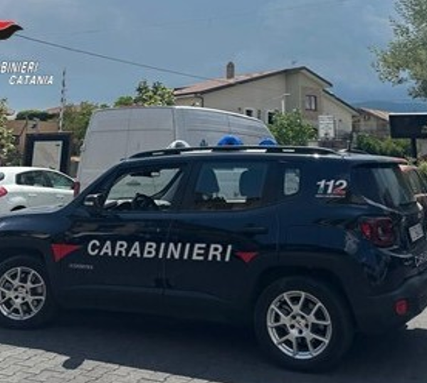 Randazzo, lite condominiale degenera in rissa: cinque&hellip;