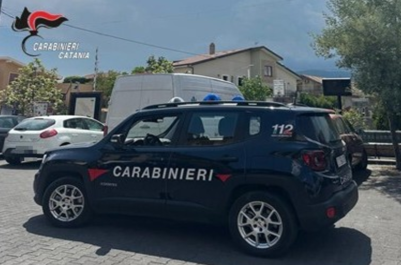 Randazzo, lite condominiale degenera in rissa: cinque&hellip;