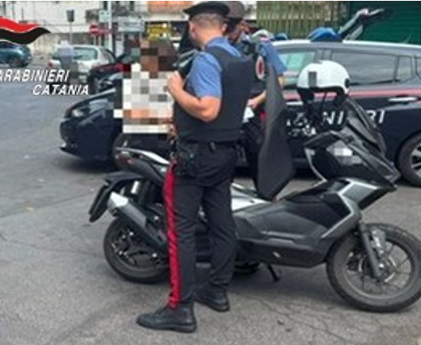 Catania, 25enne arrestato in via Vezzosi: sequestrati&hellip;