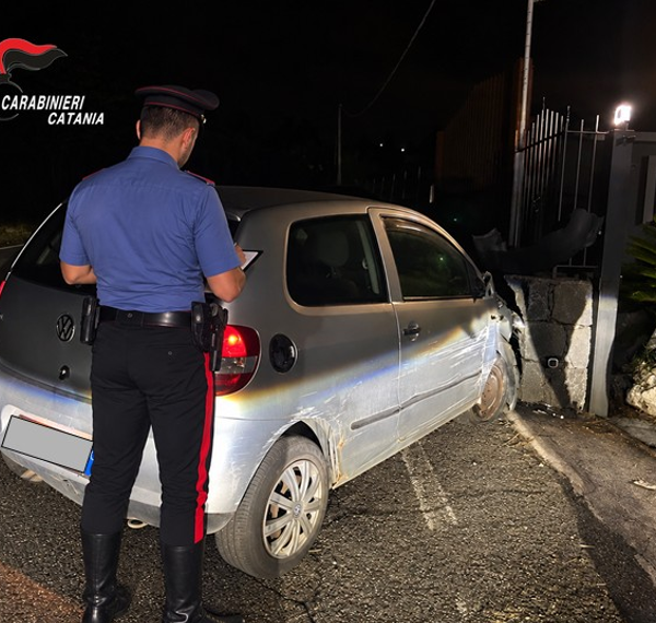 Ruba un’auto lasciata con le chiavi inserite&hellip;