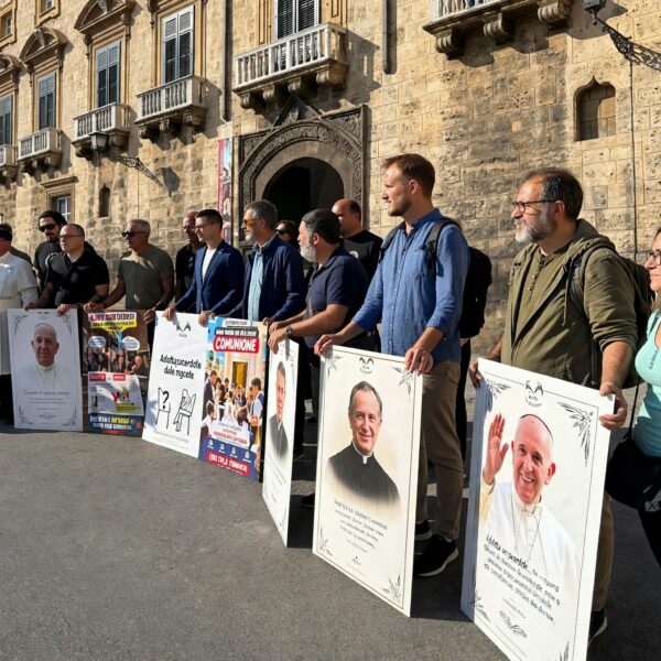 Palermo, “I sacramenti uniscono”: protestano i commercianti&hellip;