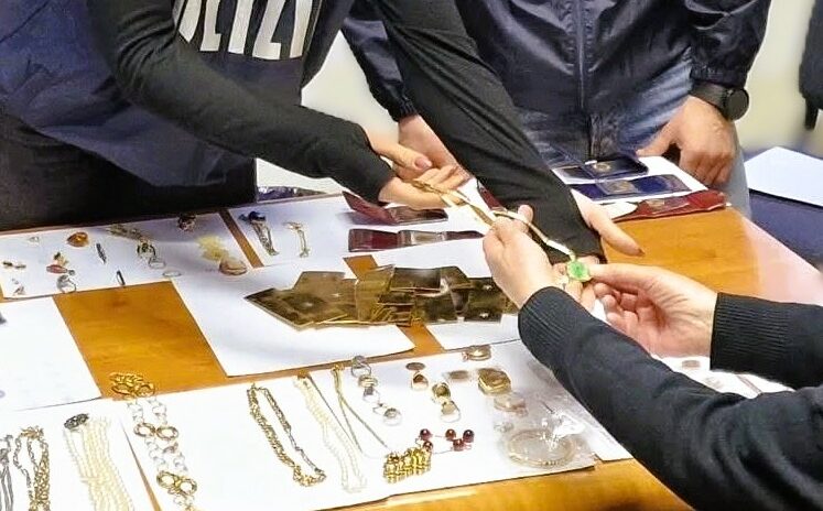 Finge di essere maresciallo dei Carabinieri per&hellip;
