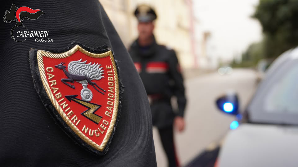 Vittoria, 28enne armato di coltello aggredisce i&hellip;