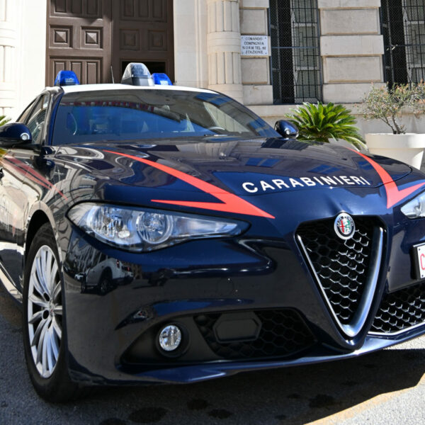 Acate, insegue l’ex e il nuovo compagno,&hellip;