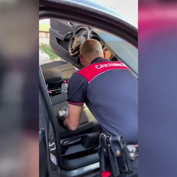 Nasconde la droga sotto la cuffia del&hellip;