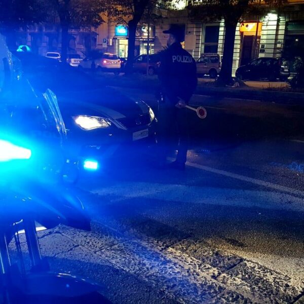 Perseguita e aggredisce la ex sul posto&hellip;