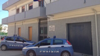 Pachino, aggredisce i genitori e prende a martellate il portone per l’eredità: arrestato un 44enne