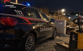 Sorpreso di notte con il “muletto” rubato: arrestato 48enne nella zona industriale di Piano Tavola