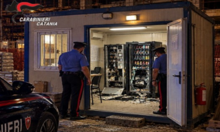 Colpo notturno ai distributori automatici: arrestata coppia a San Giovanni La Punta