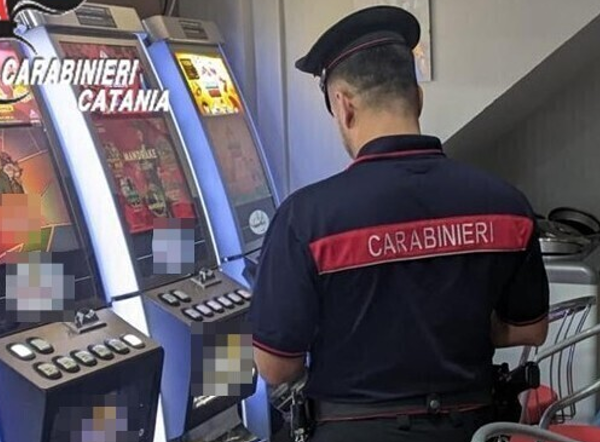 Paternò, si nasconde tra i clienti della&hellip;