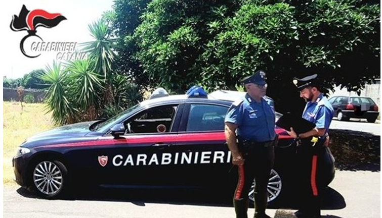 Tenta la fuga e lancia una busta&hellip;