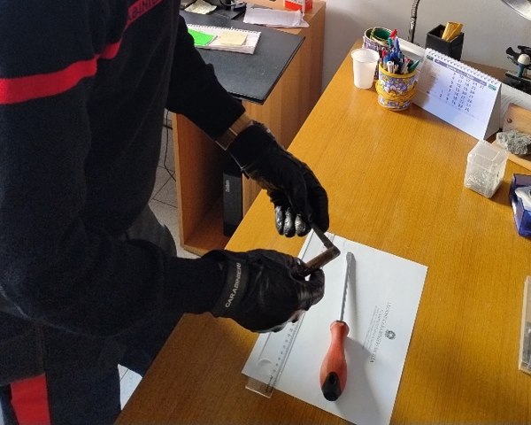 In giro con un coltello e un&hellip;