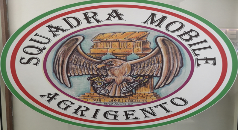 Si finge ispettore di Polizia e spilla&hellip;
