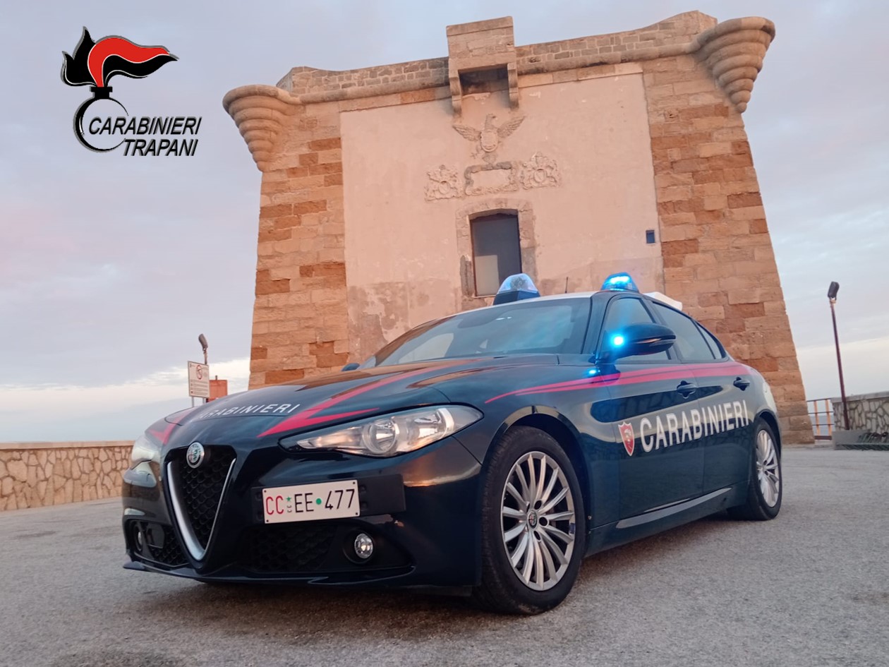 Inseguimento da film a Trapani: auto fugge&hellip;