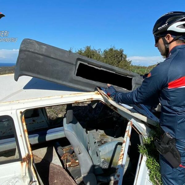 Brucia plastica e ferro tra gli scarti&hellip;