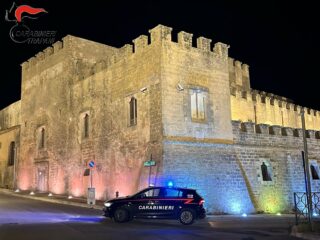 Rapina un coetaneo con il coltello per il cellulare: minorenne arrestato a Partanna